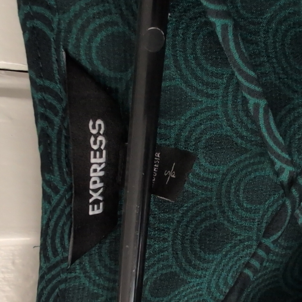 Express Women's Emerald Green Patterned Blouse - image 2